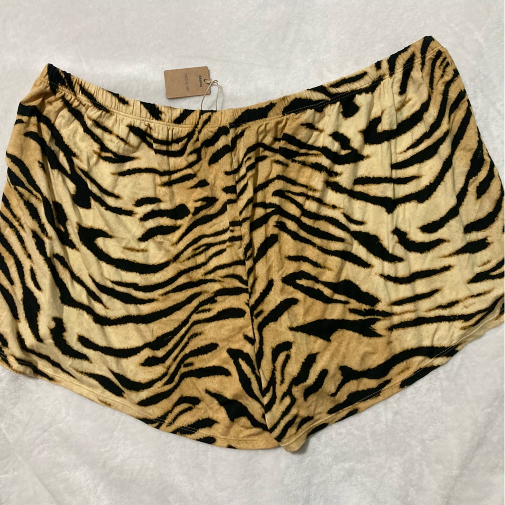 SKIMS Bronze Tiger Sleep Set 2X - Picture 6 of 7